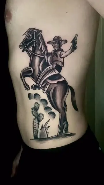 Cowboy en tradicional americano en el costado